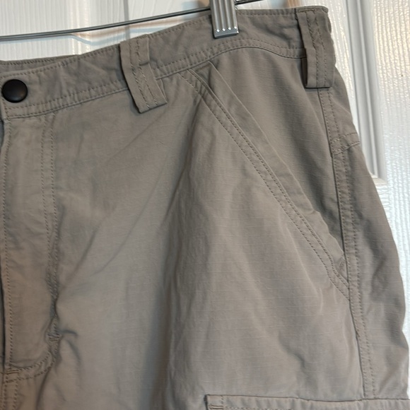 Duluth Trading Co men’s tan 10” inseam nylon cargo shorts size 38 - Picture 3 of 11